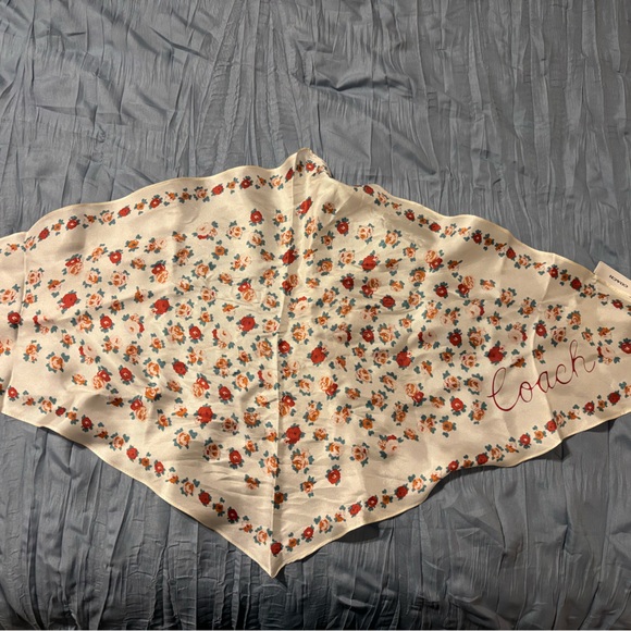Coach Floral Scarf twirly - Picture 1 of 3